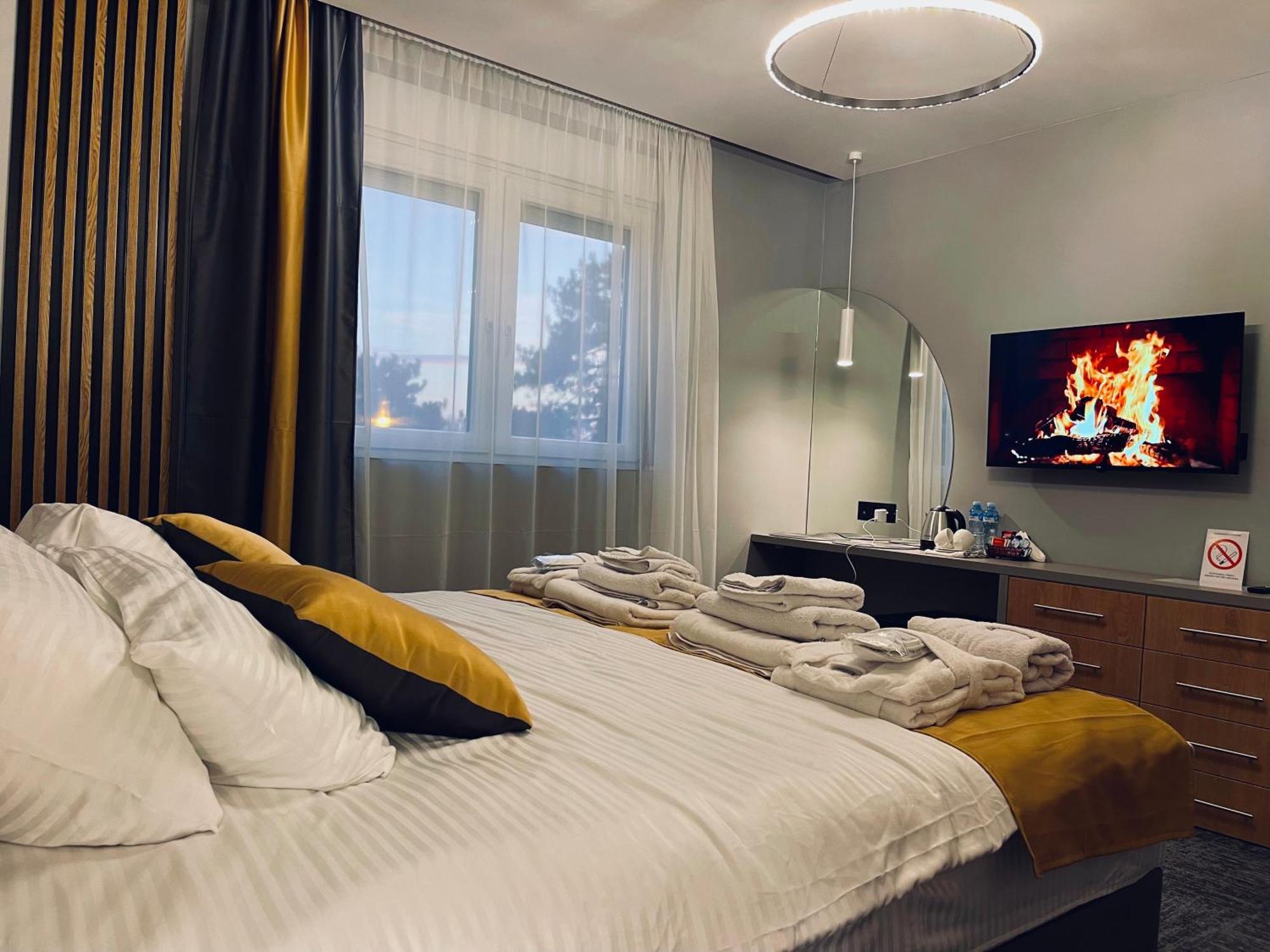 Mozaik Apartments & Spa - Modern 4-Star Apartments With Exclusive Private Spa Wellness In The City Center - Sauna, Jacuzzi, Turkish Bath - Free Parking, Wi-Fi - Rooms & Apartments Ćuprija Esterno foto