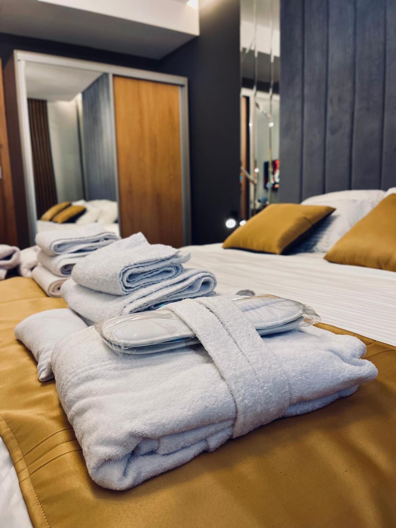 Mozaik Apartments & Spa - Modern 4-Star Apartments With Exclusive Private Spa Wellness In The City Center - Sauna, Jacuzzi, Turkish Bath - Free Parking, Wi-Fi - Rooms & Apartments Ćuprija Esterno foto