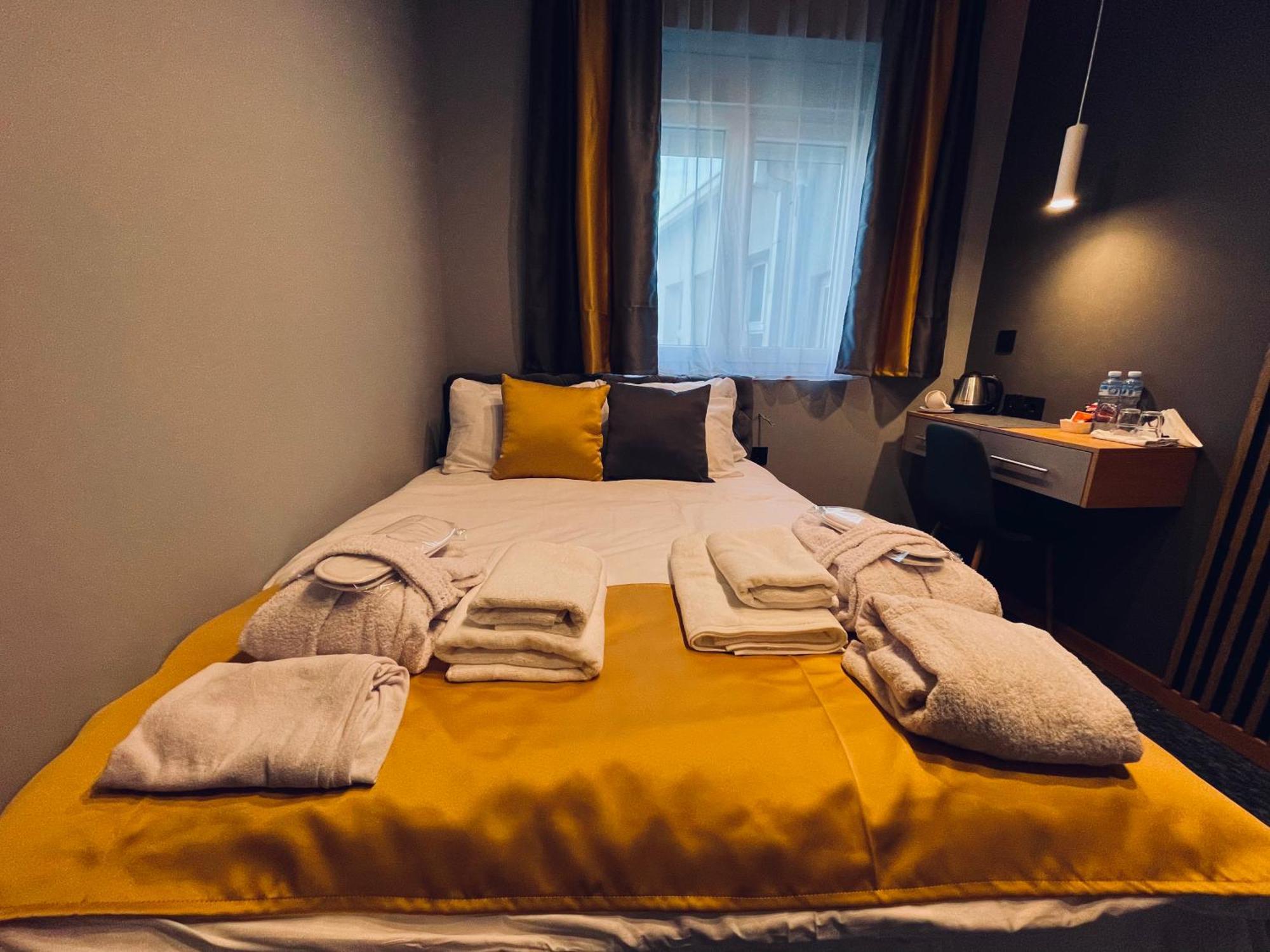 Mozaik Apartments & Spa - Modern 4-Star Apartments With Exclusive Private Spa Wellness In The City Center - Sauna, Jacuzzi, Turkish Bath - Free Parking, Wi-Fi - Rooms & Apartments Ćuprija Esterno foto