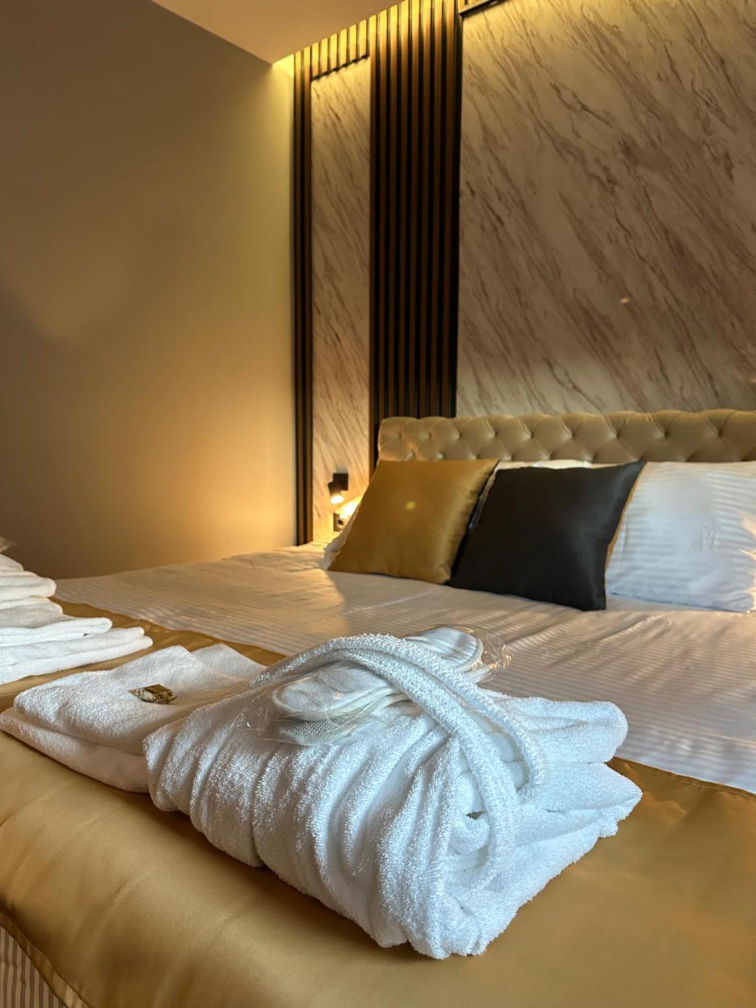 Mozaik Apartments & Spa - Modern 4-Star Apartments With Exclusive Private Spa Wellness In The City Center - Sauna, Jacuzzi, Turkish Bath - Free Parking, Wi-Fi - Rooms & Apartments Ćuprija Esterno foto