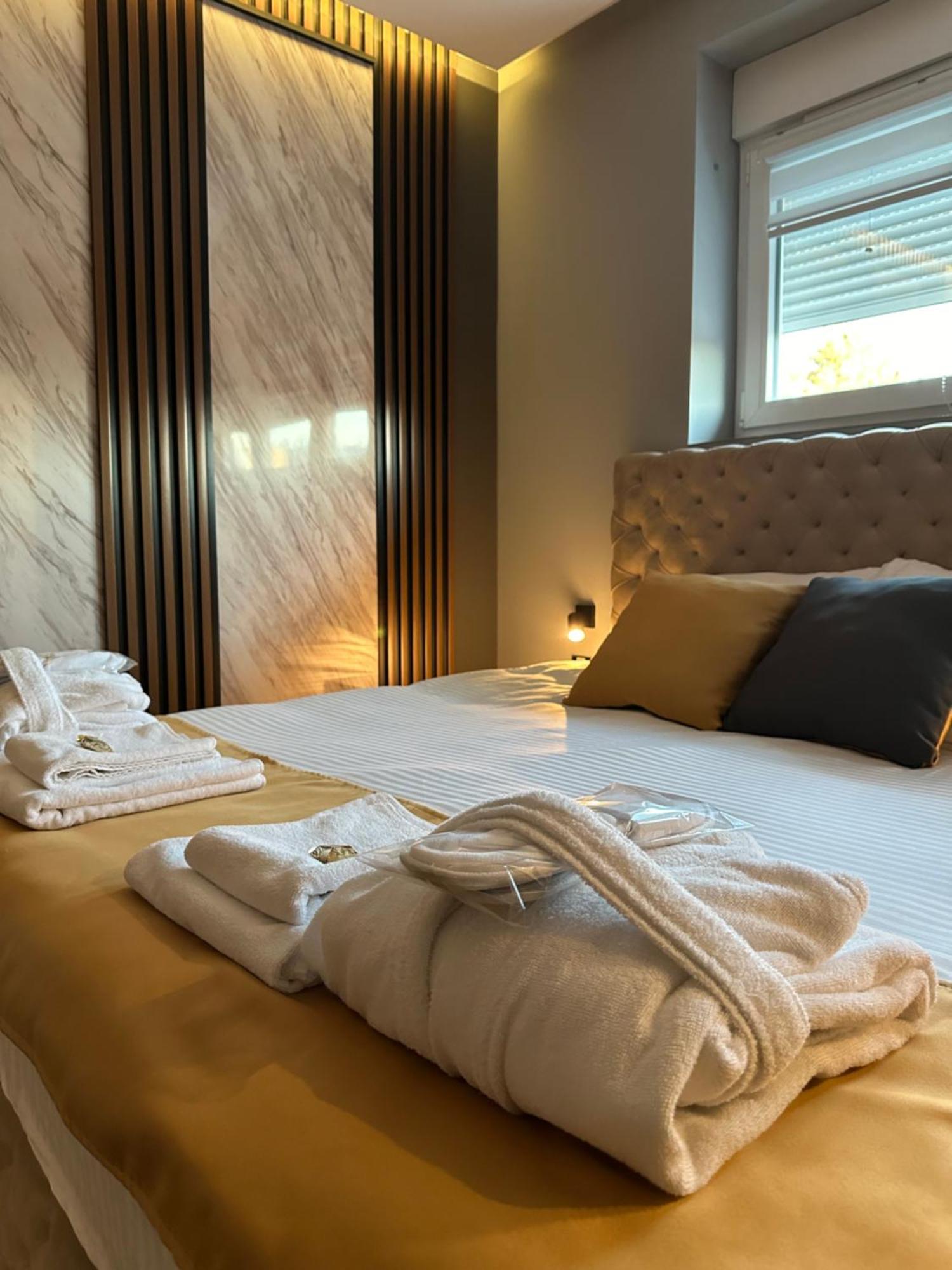 Mozaik Apartments & Spa - Modern 4-Star Apartments With Exclusive Private Spa Wellness In The City Center - Sauna, Jacuzzi, Turkish Bath - Free Parking, Wi-Fi - Rooms & Apartments Ćuprija Esterno foto