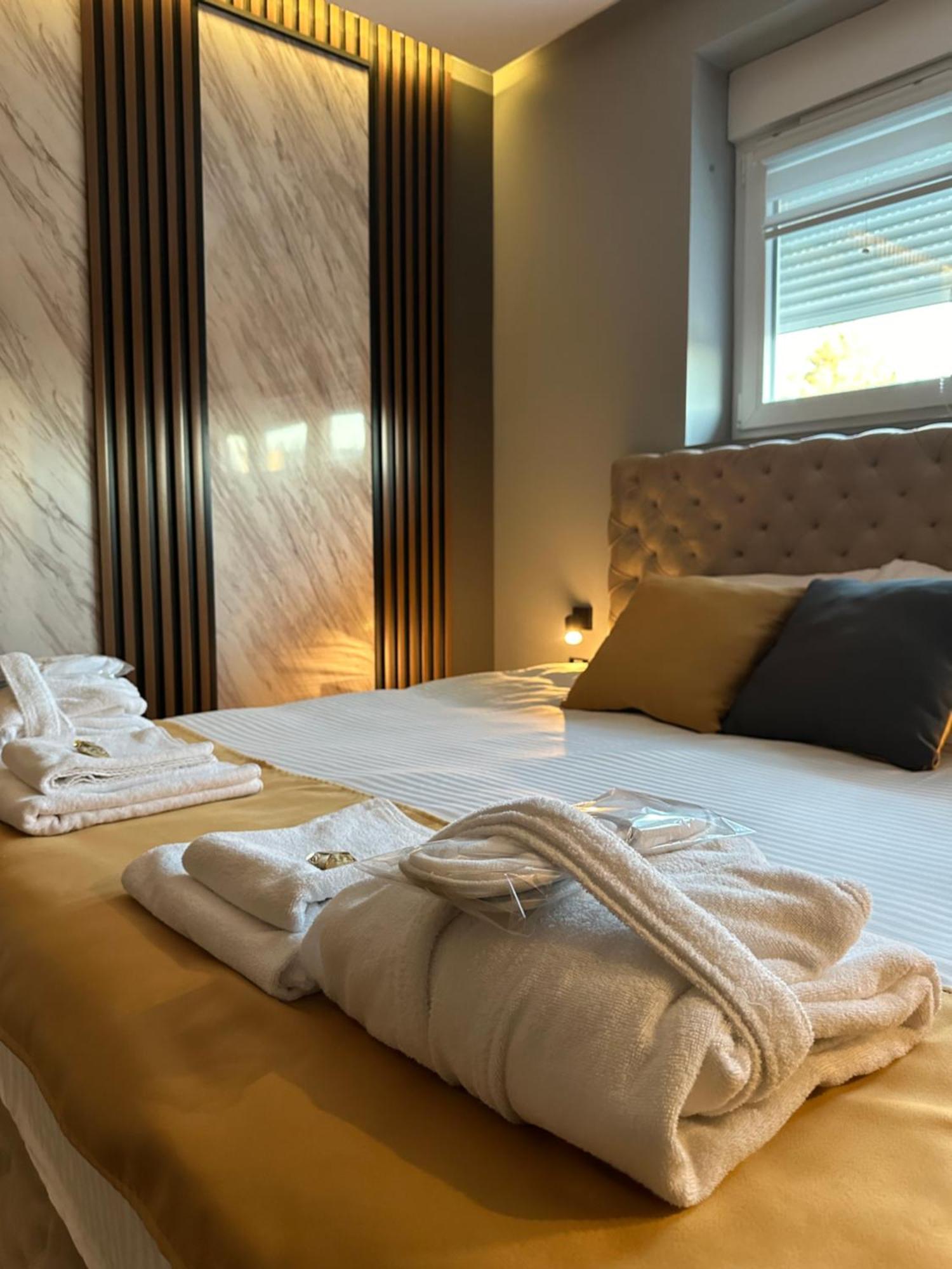 Mozaik Apartments & Spa - Modern 4-Star Apartments With Exclusive Private Spa Wellness In The City Center - Sauna, Jacuzzi, Turkish Bath - Free Parking, Wi-Fi - Rooms & Apartments Ćuprija Esterno foto