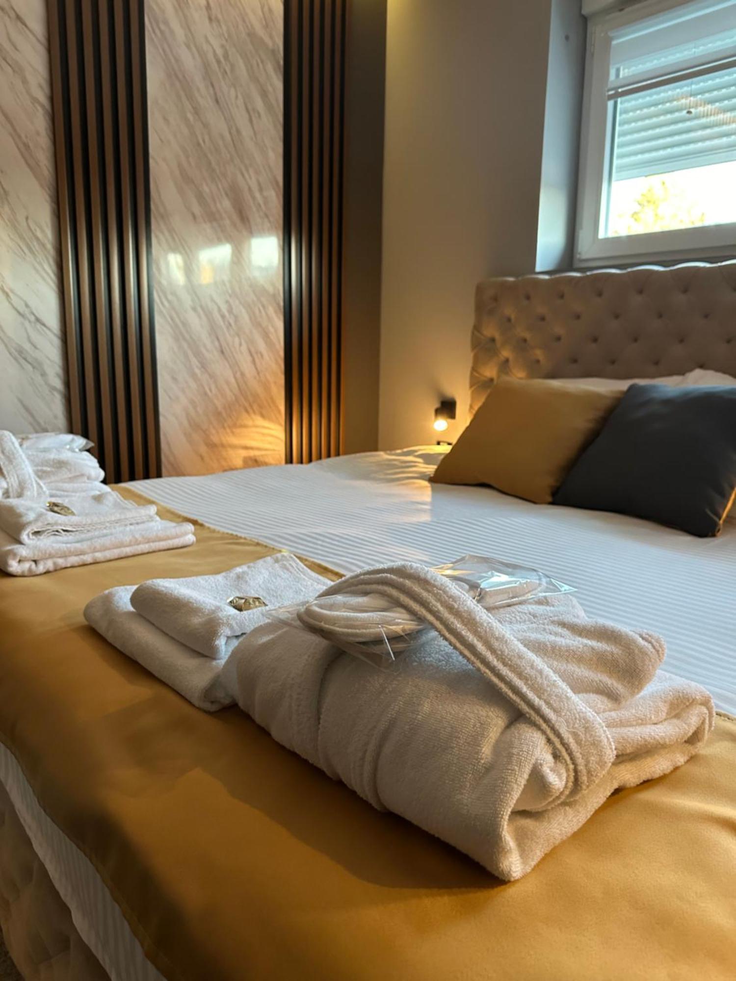 Mozaik Apartments & Spa - Modern 4-Star Apartments With Exclusive Private Spa Wellness In The City Center - Sauna, Jacuzzi, Turkish Bath - Free Parking, Wi-Fi - Rooms & Apartments Ćuprija Esterno foto